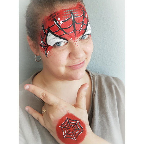 Spiderman Makeup Video by Linnéa Önnerby Novak